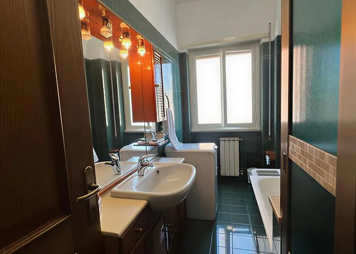 Sunny 2br Near Vatican , Ac , Bus 98 Direct Centre Apartament